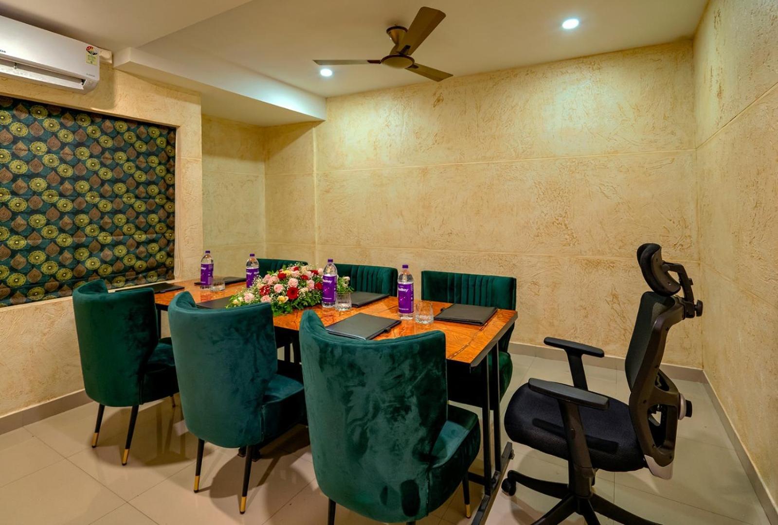 Hotel Malika Residency Ettumanoor Exterior photo